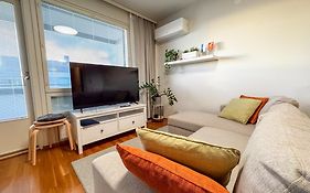 Top Floor Flat With Sauna, A/C & Free Parking